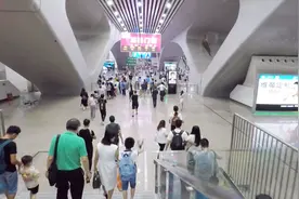 广东广州：广州南高铁站，中国最繁忙的高铁站之一视频封面
