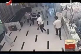 湖南长沙：男子KTV内醉酒撒泼 现场处置辅警遭拳击视频封面