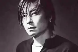 女友车祸离去，王杰唱出这首痛彻心扉的歌，思念离愁催人泪下