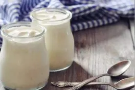 常喝酸奶有这4种好处，但这些人却不能碰，对身体没有好处视频封面