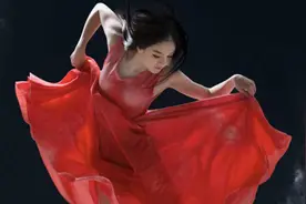 唐诗逸一段舞蹈感动董卿，古典舞女神当之无愧，太仙了视频封面