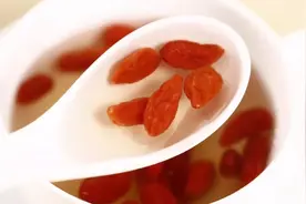 一天吃10克枸杞对身体会有什么惊喜变化？答案万万没想到！视频封面