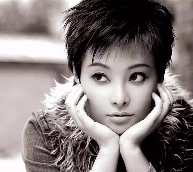 袁立讲娱乐圈鬼故事引争议,爆料有女星养小鬼,用尸油做口红