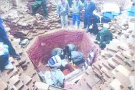 杭州雷峰塔诡异坍塌，专家修复却有惊人发现，千年国宝大揭秘视频封面