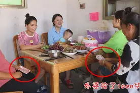 家里孩子一周岁生日，外婆给了1000块钱，看奶奶准备了多少？视频封面