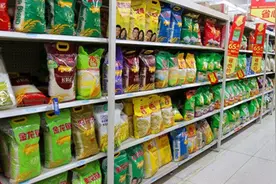 超市里卖的大米为什么不容易生虫，有添加剂？今天可算知道了