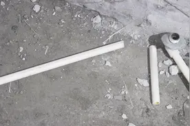 热水管轻轻一掰就断？不是说可以用50年吗？