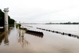 黑龙江2018汛情：连续多日拍摄，看江水变化，看东北边城百姓生活视频封面