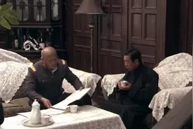 馆长说书已经丢了，原来馆长的妻儿被抓走，书被馆长交给了军官视频封面