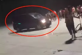 “再扰民直接撞死！” 烟台一男子开车恐吓广场舞大妈，被行拘5日图片