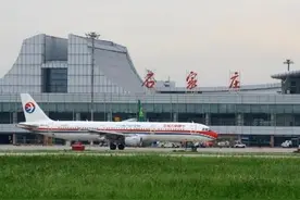 受台风“安比”影响 石家庄机场进出港航班分别取消9架次图片