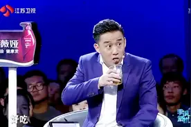 吃了外国男嘉宾送上的巧克力饼干配茶水，黄磊惊讶的说很好吃视频封面