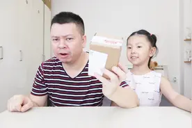 试玩超无聊的“解压魔方”，桐桐的表情亮了，还有更无聊的吗？