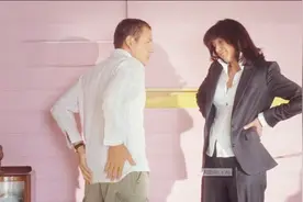 女子厌倦当家庭主妇，和丈夫交换工作，出任CEO，走上人生巅峰视频封面