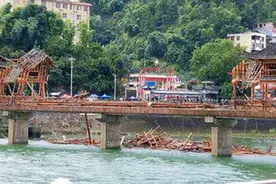 贵州三都突发九级大风 一座廊桥被吹塌致2死11伤视频封面