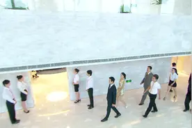 家族公司是浴火重生还是万劫不复，富二代信心十足，还先立了flag视频封面