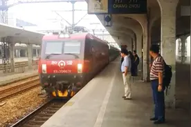 单程41小时的超远距离火车 乌鲁木齐南至上海Z39次停靠常州站视频封面