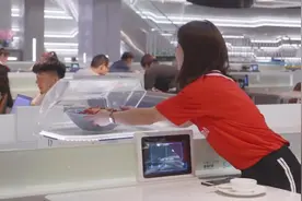 上海首家机器人餐厅，下单到上菜只要11分钟，全程没有服务员视频封面