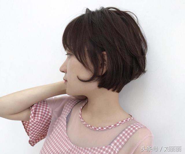 最受欢迎新短发27款,20岁30岁40岁的女性都可以,适合不同年龄段