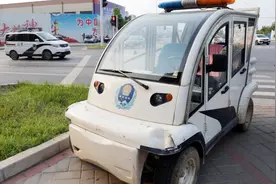 河南郑州：电动四轮执法车违法满街跑 无车牌挂警灯遭市民质疑视频封面