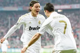 皇马时期的厄齐尔，过人助攻无一不精，将卡卡挤到替补席的男人视频封面