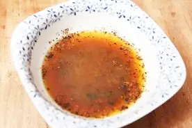 炸过鱼的油脏兮兮？只需一个小方法，残渣腥味去光光，旧油变新油视频封面