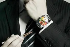 日本人发明世界最小便当盒，戴在手上，上班族再也不怕饿肚子了视频封面