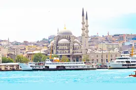 博斯普鲁士海峡，将土耳其分成欧亚两部分，分界线就在这座桥上视频封面