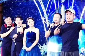 《笑傲江湖》冠军卢鑫结婚，贾兵到场祝贺，现场有种演唱会的感觉