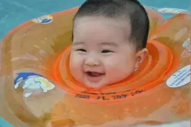 崔玉涛：宝宝最好不要带颈圈游泳 腋下圈更合适视频封面