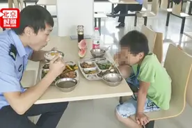 男孩下山为母求医 “爸爸生病去世 不想妈妈也没有了”视频封面