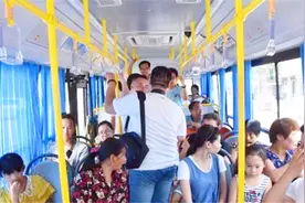 为什么公交车上总有一股味？味道到底从哪来？这下终于懂了视频封面