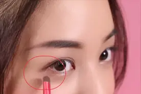 化妆新手不会画眼影？3种自然易学眼影教程，5分钟打造完美眼妆