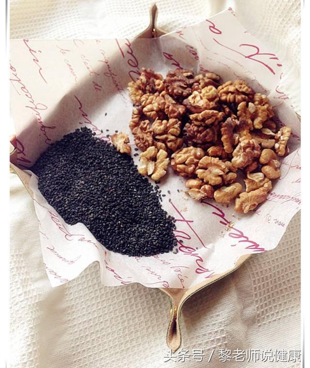 头发枯萎，一把把往下掉！中医师分享了3个防脱发方子，要牢记！