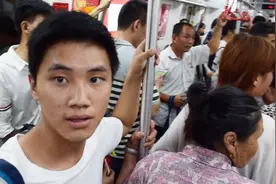 小伙来到南宁，第一次坐南宁地铁，太兴奋了视频封面