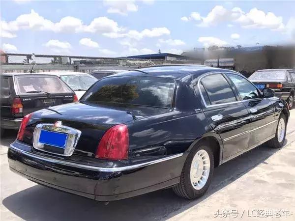 美系豪华的绝唱,第三代林肯城市Town car