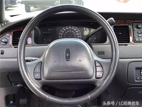 美系豪华的绝唱,第三代林肯城市Town car