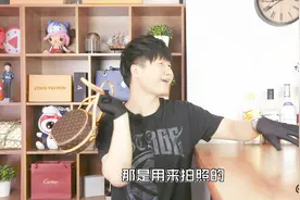 LV走秀款小圆包售价31000，只能用来凹个造型，网友：有钱都不买视频封面