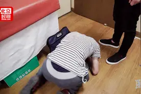 心疼！得知患癌父亲仅剩三个月 北大学医男孩失声跪地视频封面