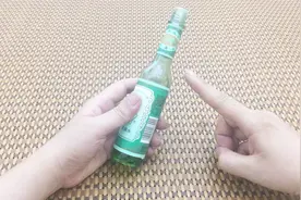 夏天，把花露水喷在凉席上，不仅清凉解暑，还能杀菌除螨，太实用了