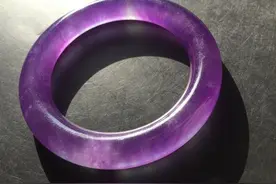 紫色翡翠居然这么多种，每种颜色都漂亮，收藏升值空间大，学到了图片
