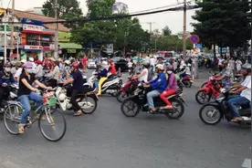 越南摩托车泛滥，为何没有中国制造的？越南人说出大实话！视频封面