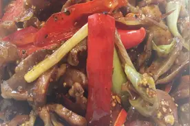 黑胡椒炒鸡胗的家常做法，做法简单，鸡胗不硬——老齐美食视频