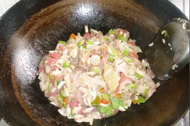 铁锅生锈后还能用来炒菜吗？家里有铁锅的要经常这样洗