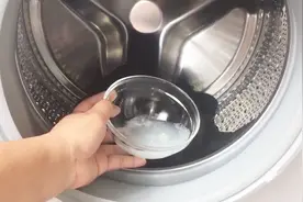 夏季衣服汗味太重怎么办？洗衣服时试试加入这碗水，轻松除味视频封面