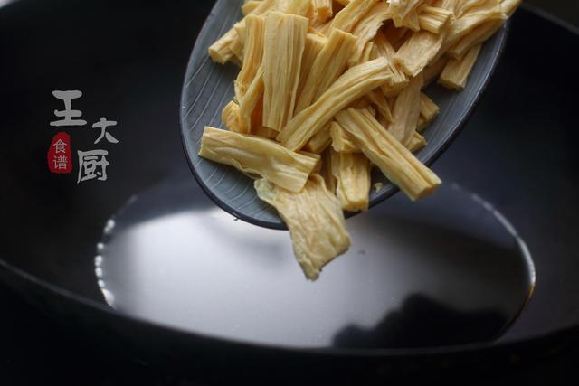 黄瓜拌腐竹最好吃的做法，简单又美味，好吃不麻烦，天天吃也不够
