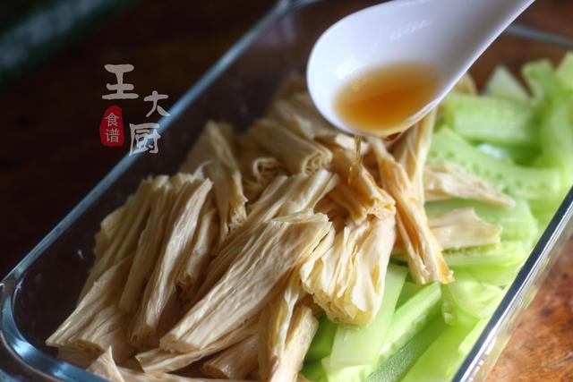 黄瓜拌腐竹最好吃的做法，简单又美味，好吃不麻烦，天天吃也不够