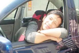 宋小宝身价上亿，低调朴实却买辆千万豪车，比师父赵本山座驾还贵