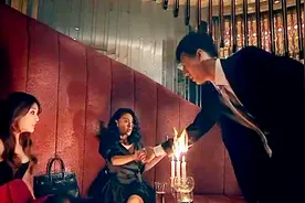 泛泛为了能留住男人，她选择了研究迷魂药，在家设立实验室视频封面