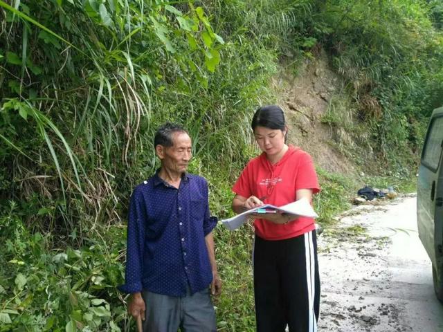 巾帼故事｜“女子尖刀班”班长皇甫鸿，扑下身子为群众不负重托干实事